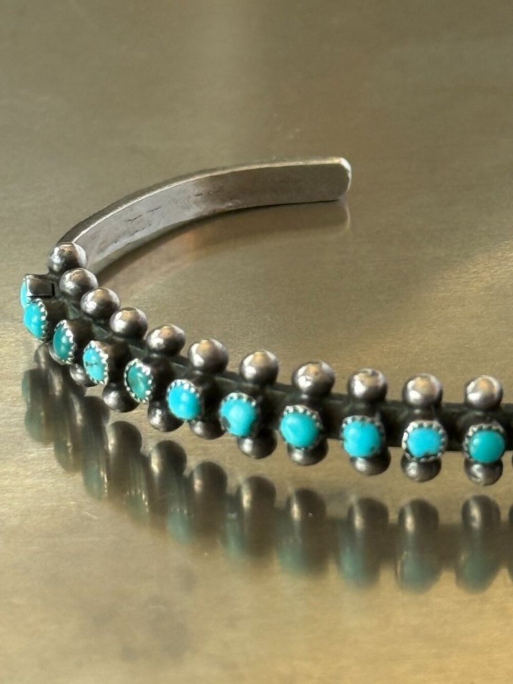 VINTAGE ZUNI SNAKE EYE TURQUOISE ROW STAMPED STERLING SILVER CUFF BRACELET 14g